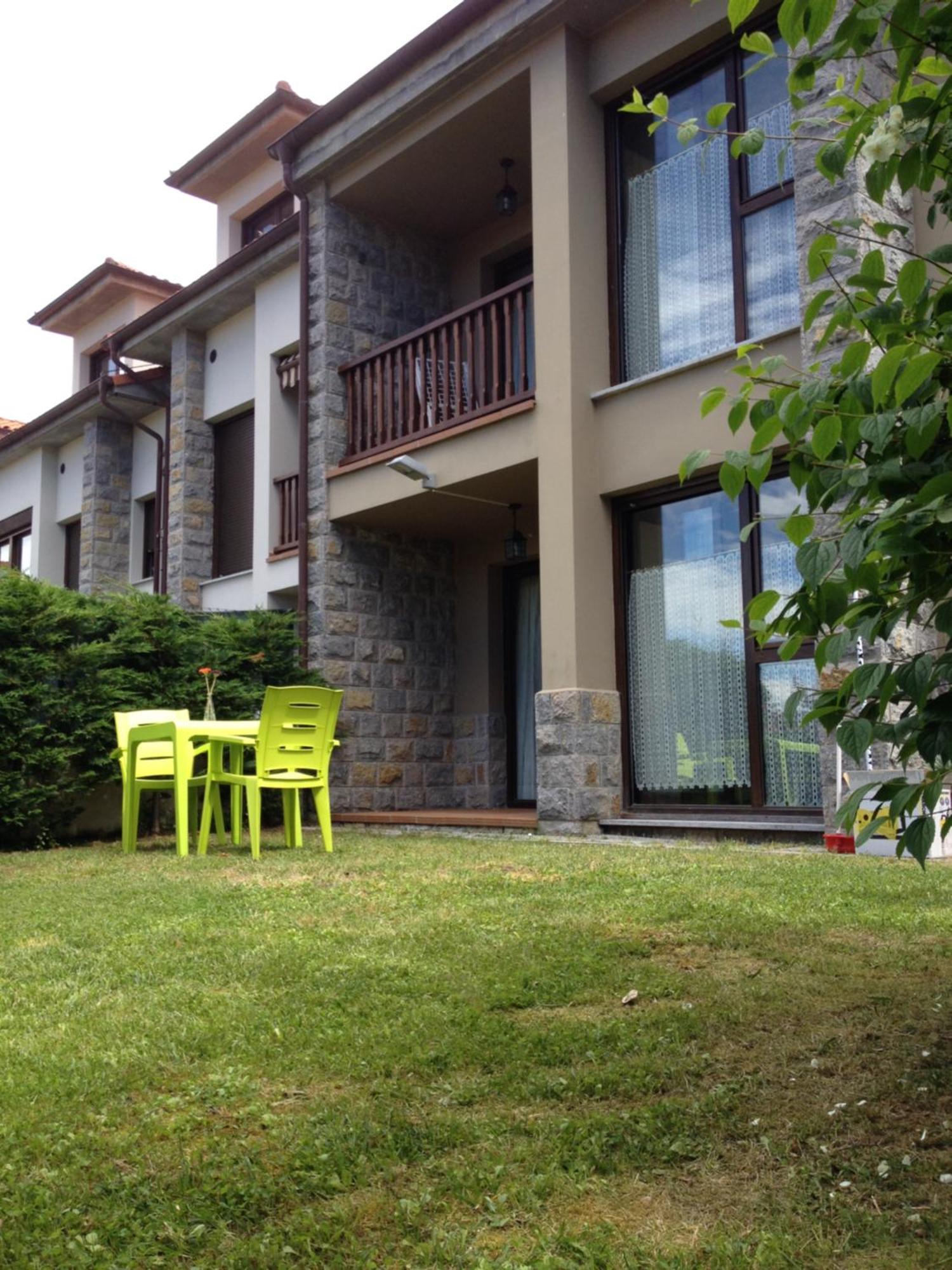 Jardin San Pelayo Apartment Niembro Luaran gambar