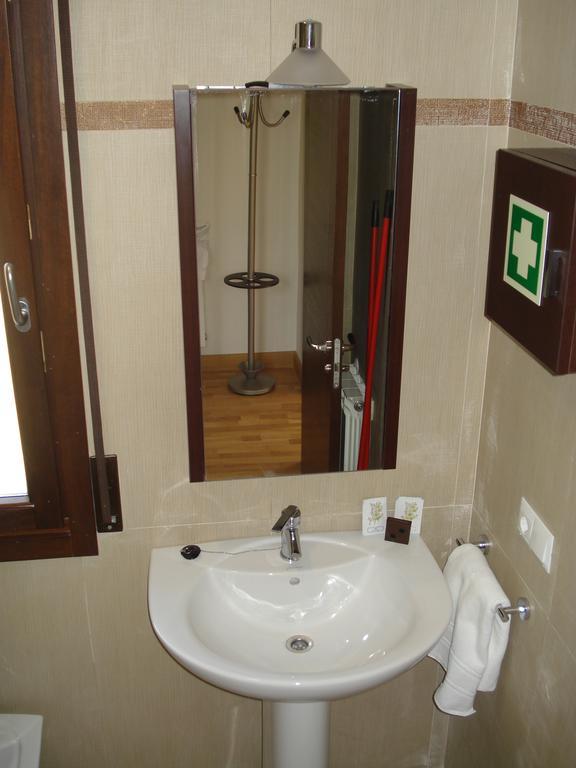 Jardin San Pelayo Apartment Niembro Luaran gambar